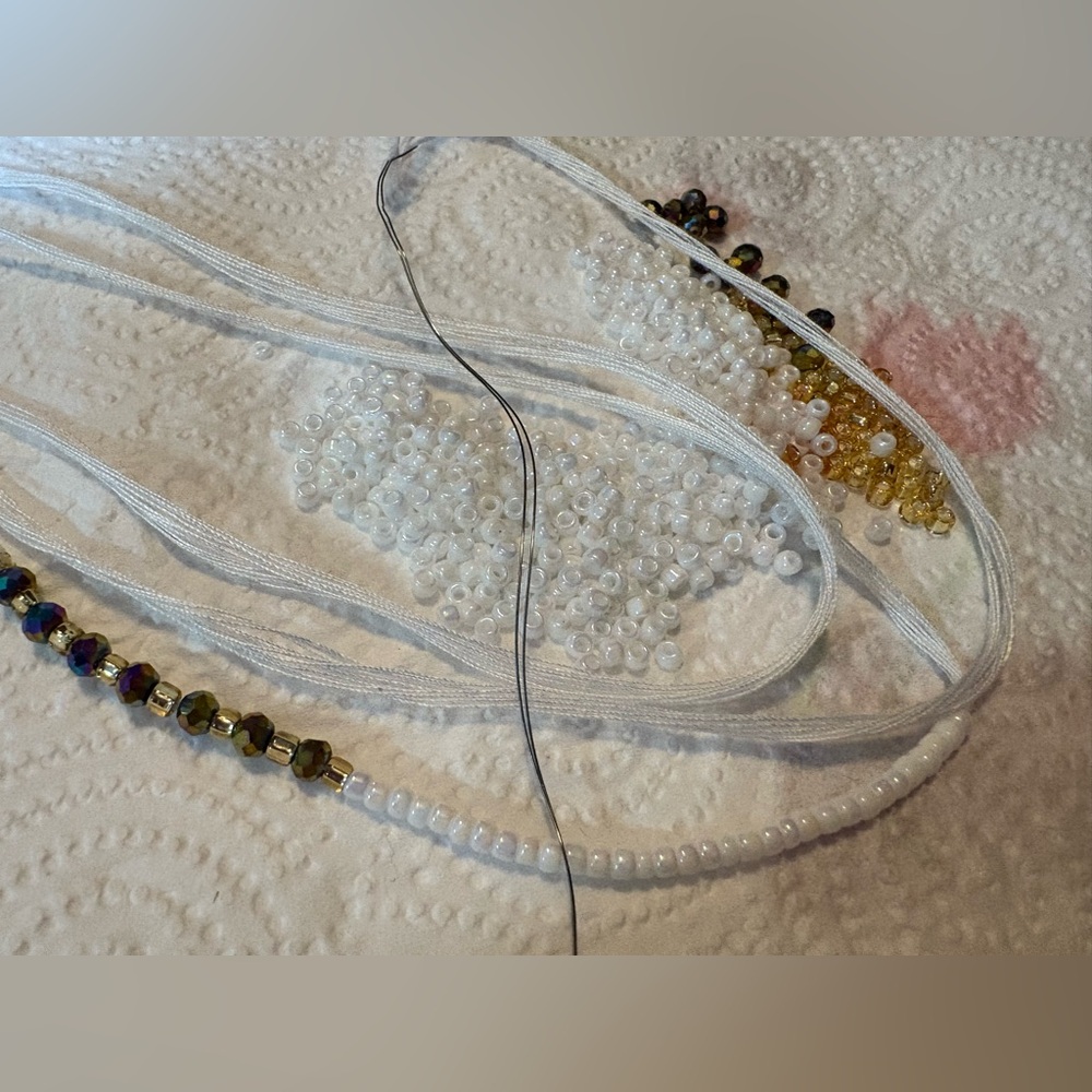 NWT White, Gold & Iridescent Beads BEGINNER Waistbead up to 50 inches - Picture 9 of 11